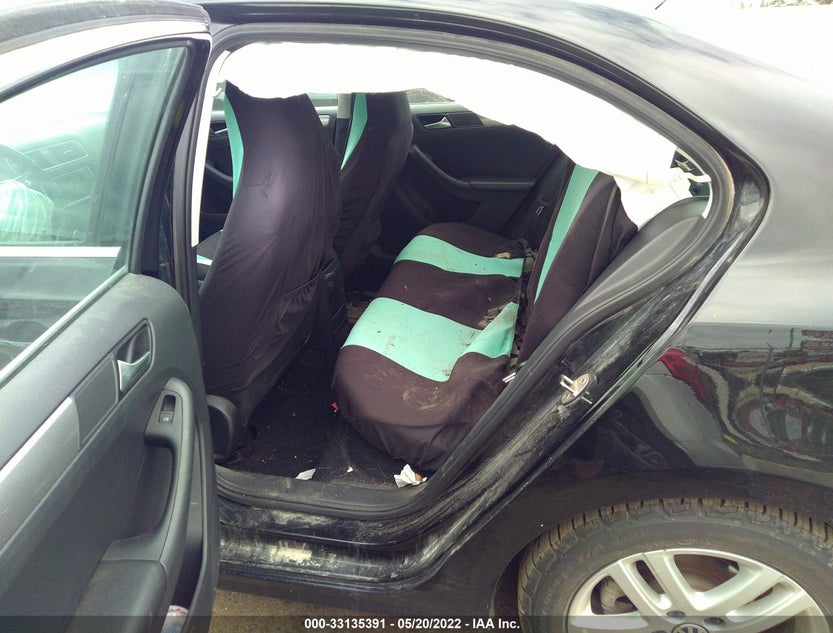 3VW2B7AJ5HM262718