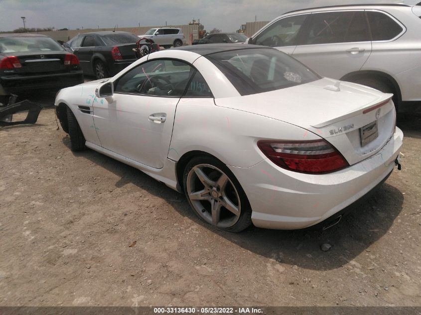 VIN WDDPK5HA6GF116562 2016 Mercedes-Benz SLK-Class,... no.3