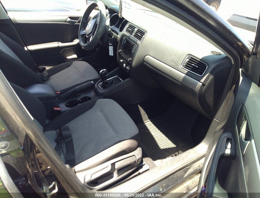 3VW2B7AJ5HM204124