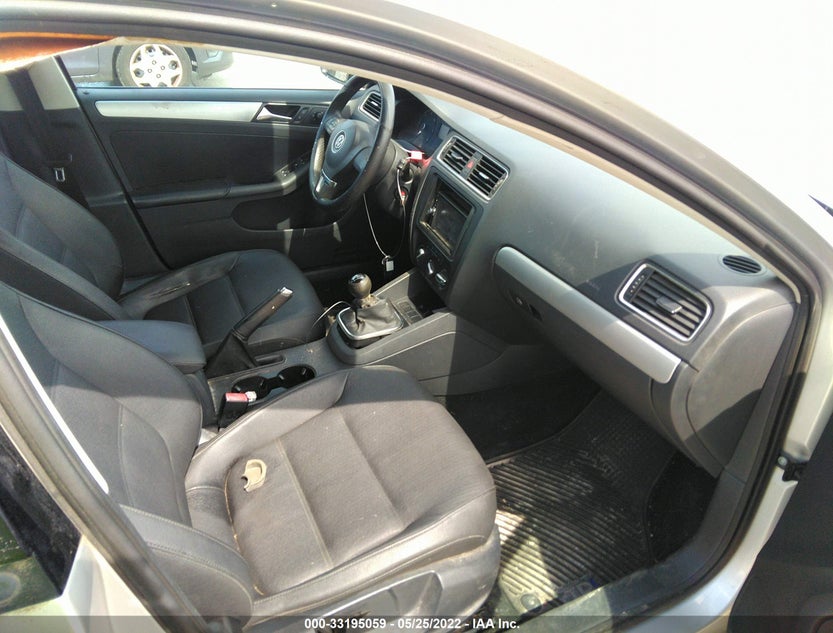 3VW3L7AJ2BM104216
