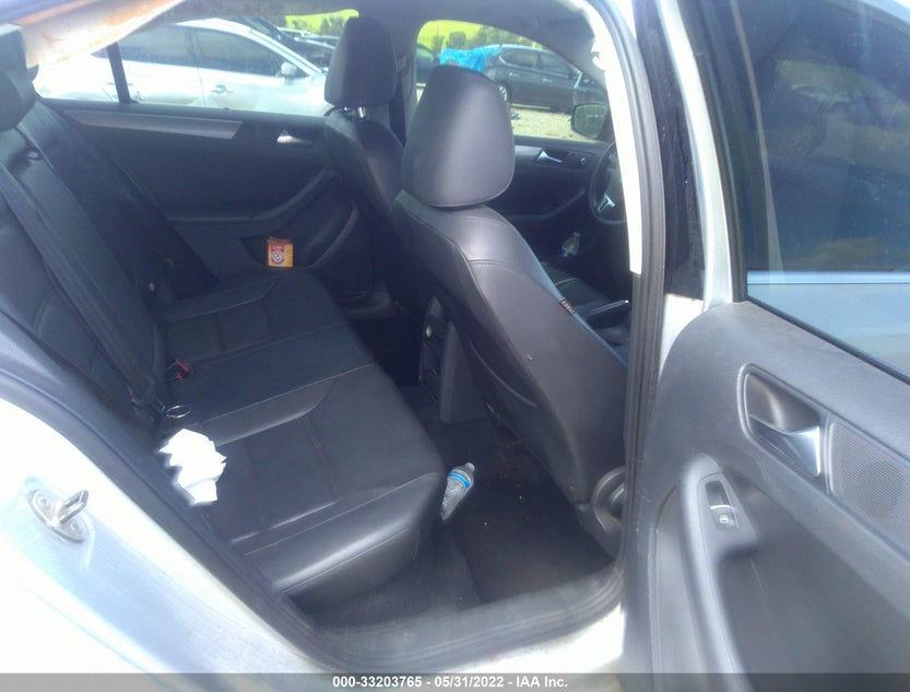 3VWLL7AJ3DM200813