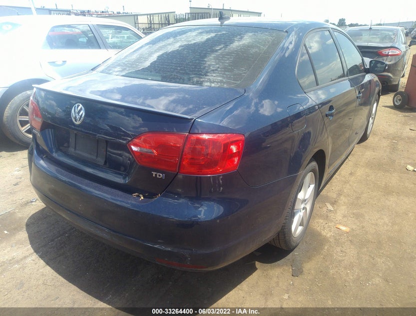 3VWLL7AJ4CM085945