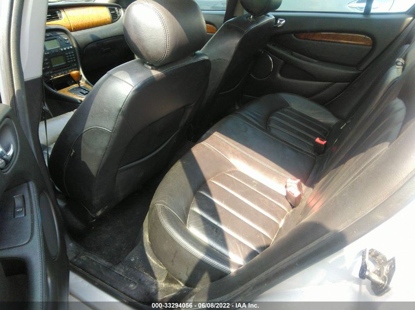 2003 Jaguar X-Type 2.5L Auto/2.5L Manual VIN: SAJEA51D13XC98558 Lot: 33294056