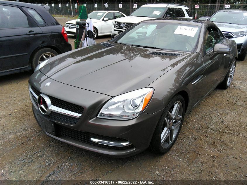 VIN WDDPK4HA3FF103888 2015 Mercedes-Benz SLK-Class,... no.2