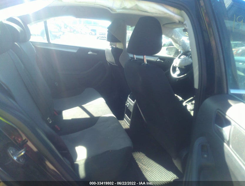 3VW2B7AJ8HM206546