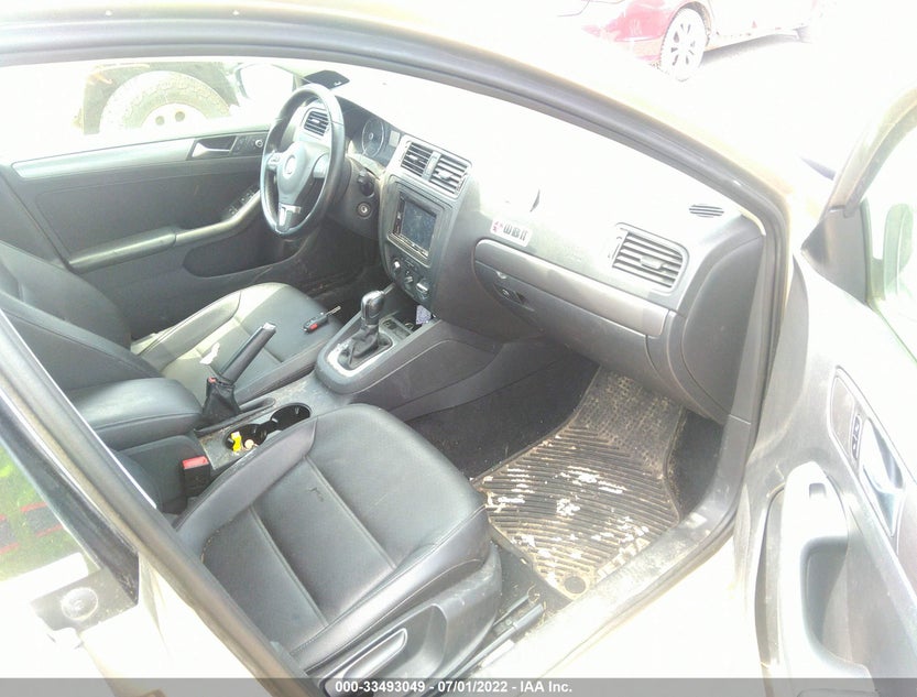 3VWLL7AJ7DM202404