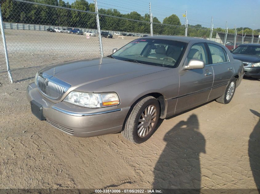 2003 Lincoln Town Car Executive VIN: 1LNHM81W83Y682913 Lot: 33513006