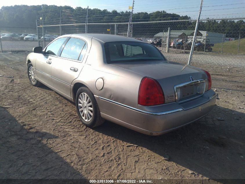 2003 Lincoln Town Car Executive VIN: 1LNHM81W83Y682913 Lot: 33513006