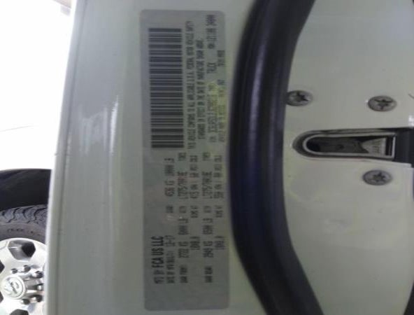 3C6UR5DL2JG208216