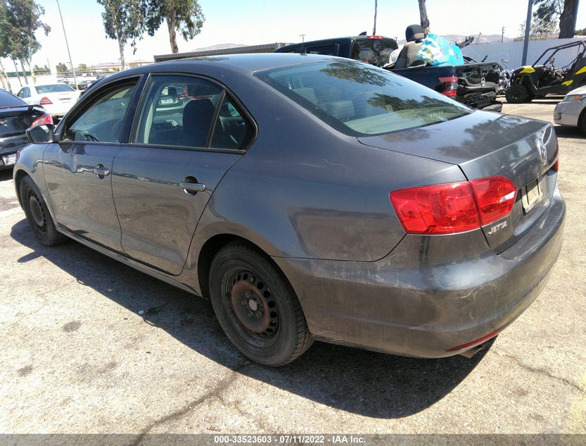 3VW2K7AJ8DM405882