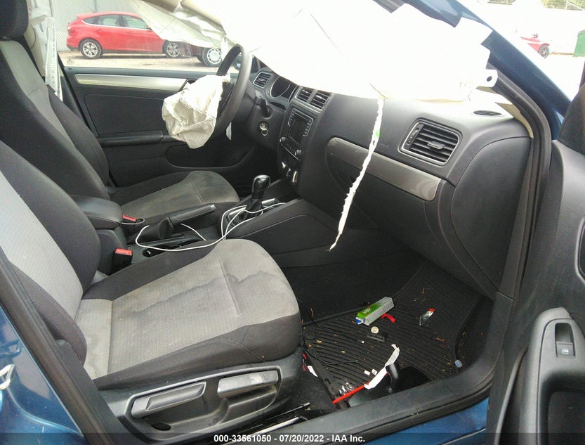 3VW2B7AJ0HM213183