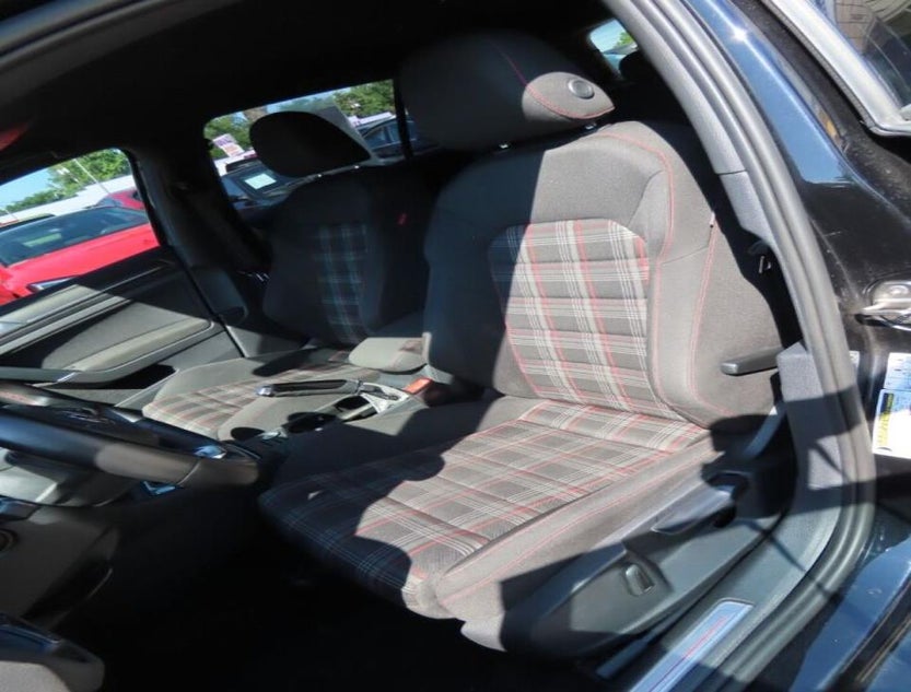3VW5T7AU0KM010869