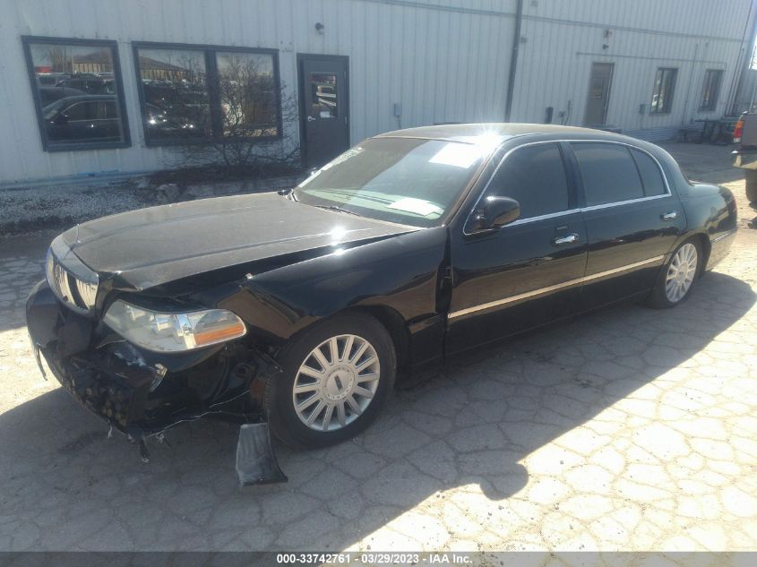 2005 Lincoln Town Car Signature L VIN: 1LNHM85W75Y657272 Lot: 33742761