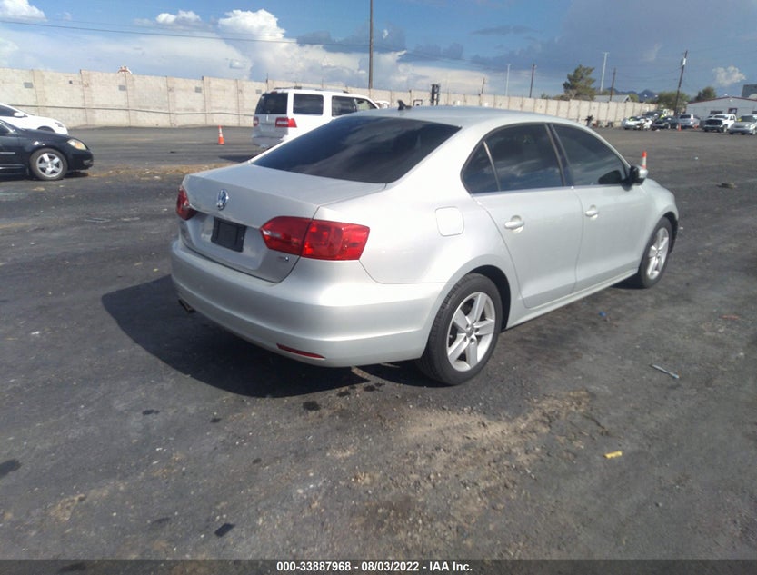 3VWLL7AJXBM043049