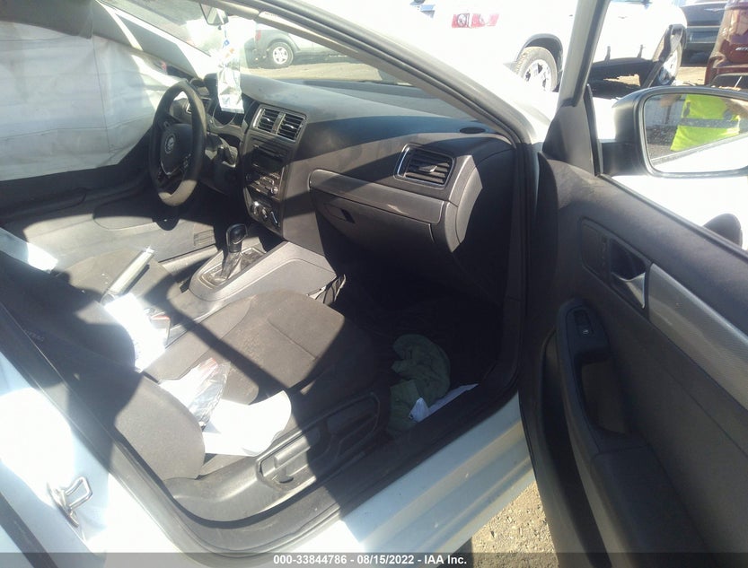 3VWD17AJ1FM268654