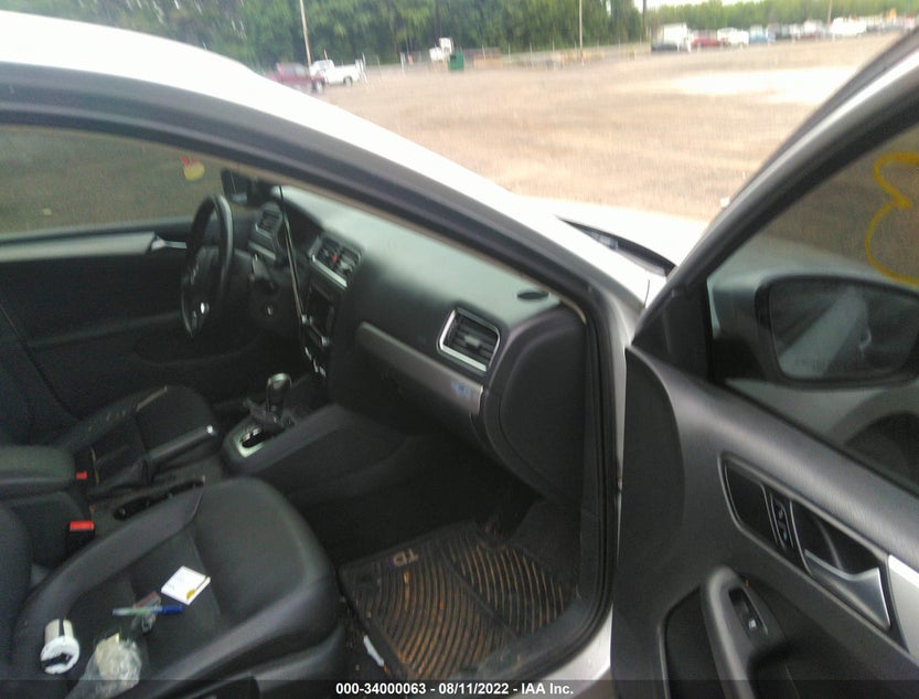 3VWLL7AJ5CM329215