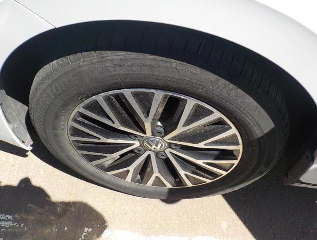 3VWC57BU8MM032296