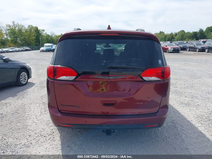 2018 Chrysler Pacifica Touring L VIN: 2C4RC1BG2JR198005 Lot: 33972442