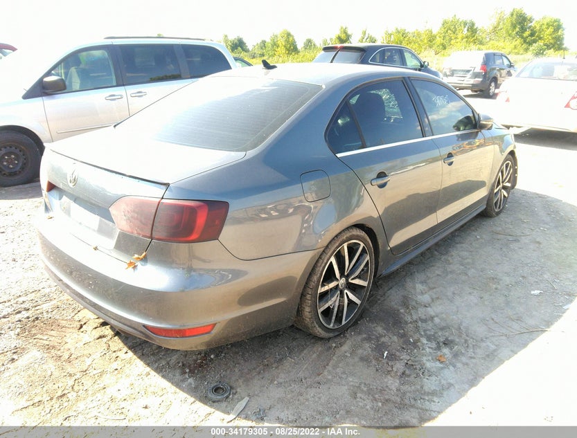 3VW587AJ6CM015356