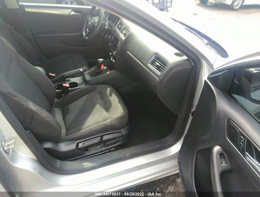 3VWD67AJ5GM295536