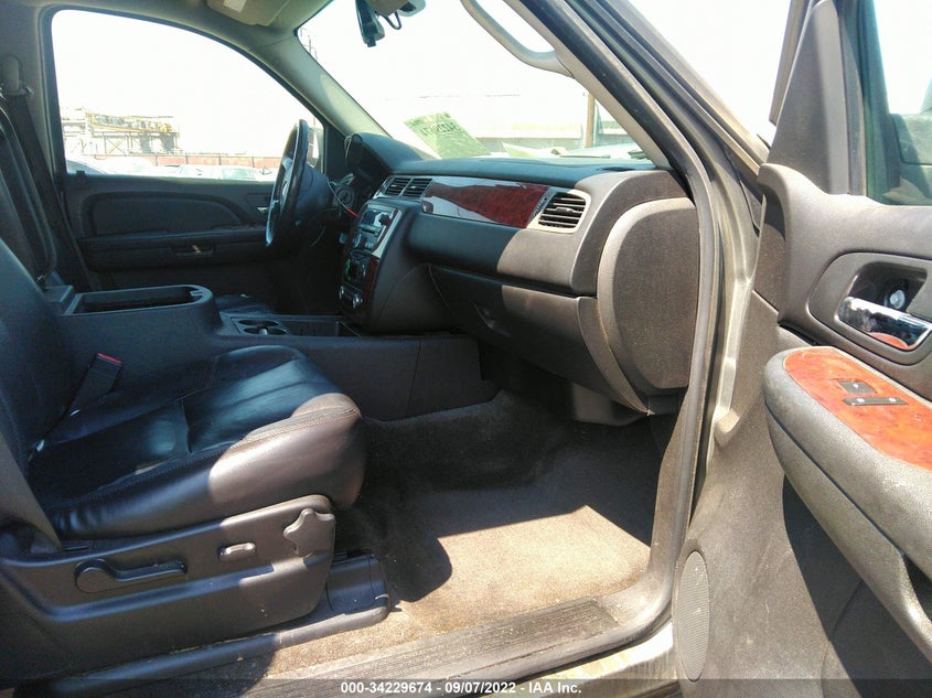 2009 CHEVROLET SUBURBAN VIN: 1GNFC260X9R273998