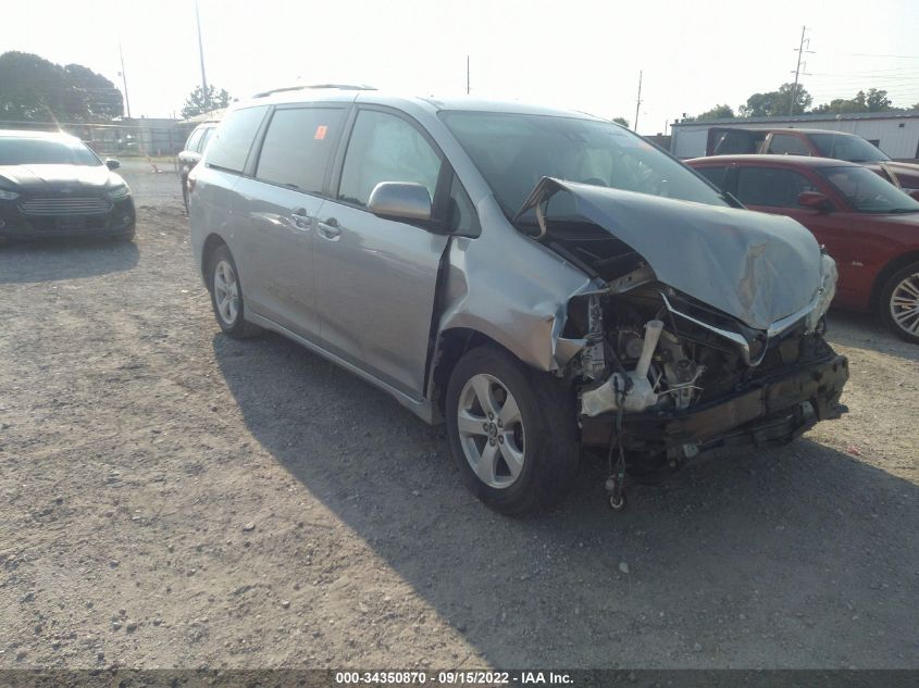 5TDKZ3DC9JS944110 2018 Toyota Sienna Le 8 Passenger