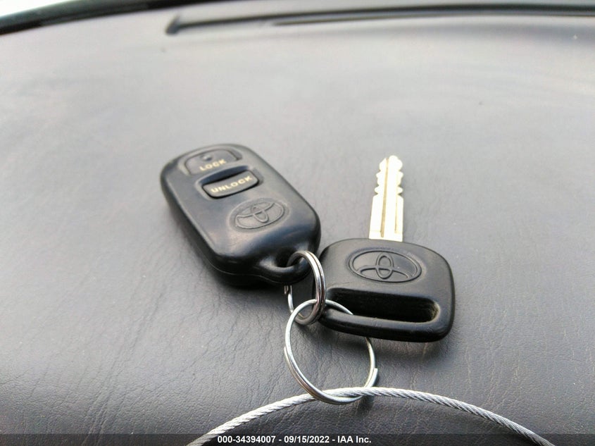 2000 Toyota Camry Le VIN: JT2BG22K3Y0460725 Lot: 34394007