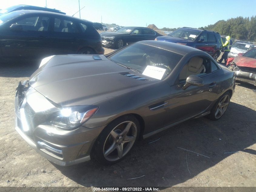 VIN WDDPK4HA5FF106131 2015 Mercedes-Benz SLK-Class,... no.2