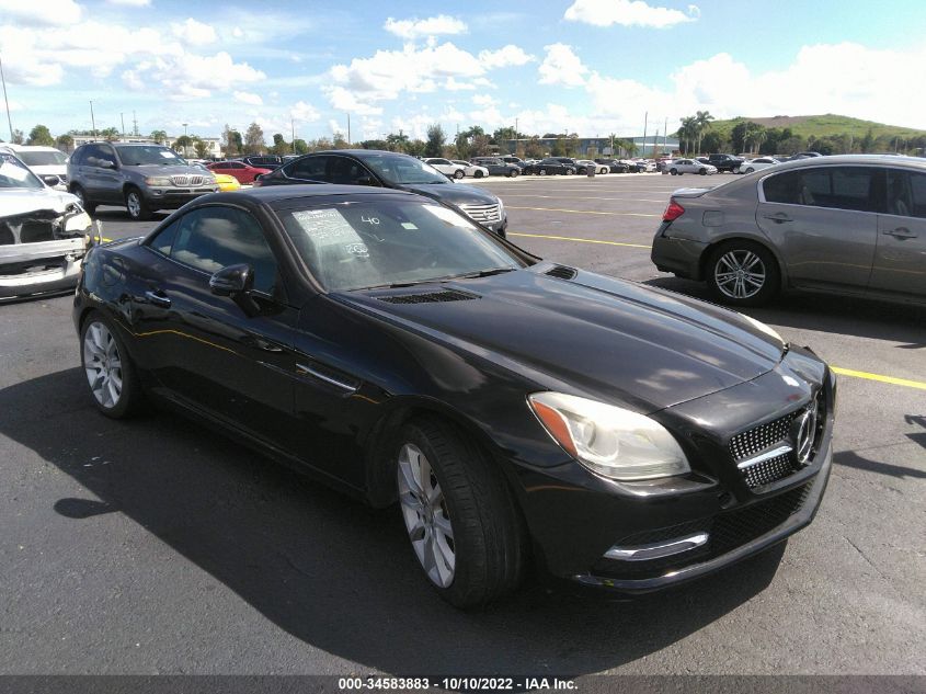 VIN WDDPK3JA6GF123803 2016 Mercedes-Benz SLK-Class,... no.1