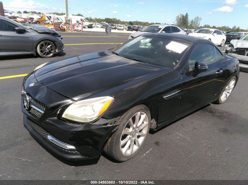 VIN WDDPK3JA6GF123803 2016 Mercedes-Benz SLK-Class,... no.2