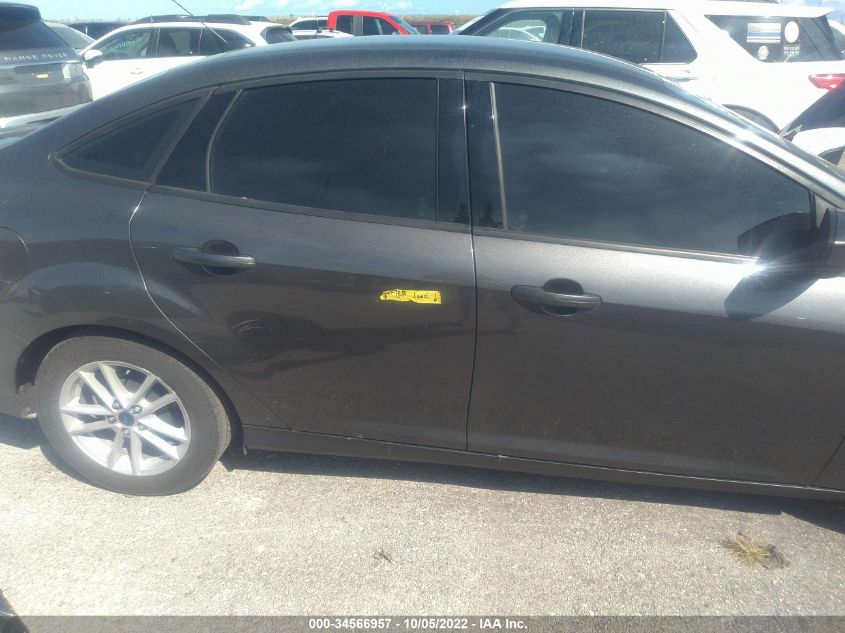 1FADP3F29JL256568 2018 Ford Focus Se