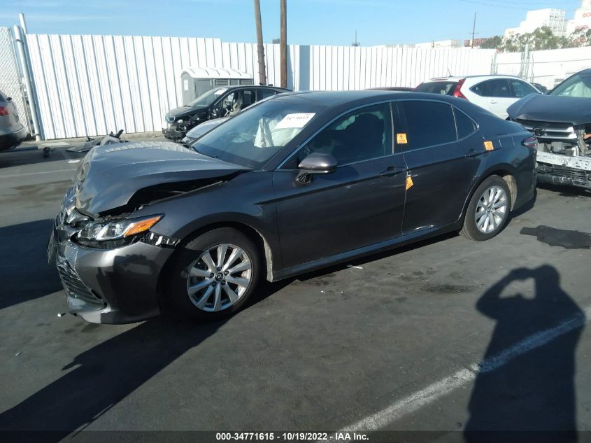 2018 Toyota Camry Le VIN: 4T1B11HK9JU613483 Lot: 34771615