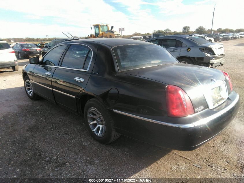 1999 Lincoln Town Car Signature VIN: 1LNHM82W8XY645557 Lot: 35019527