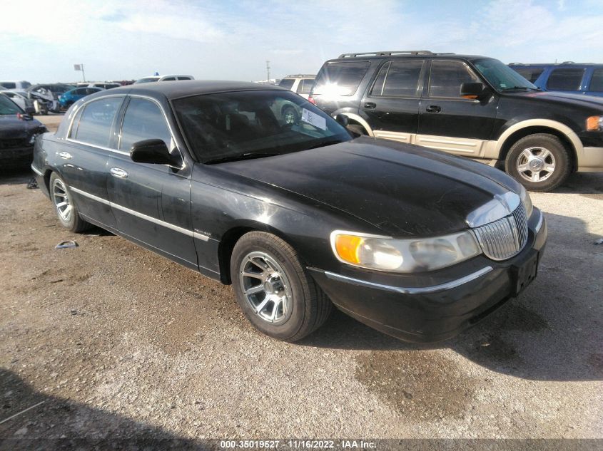 1999 Lincoln Town Car Signature VIN: 1LNHM82W8XY645557 Lot: 35019527