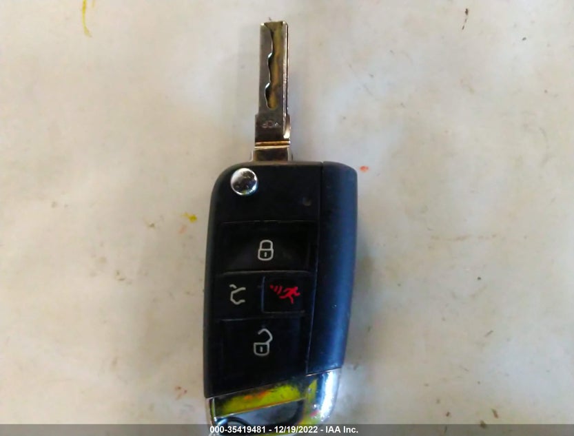 3VW5T7AU3FM015621