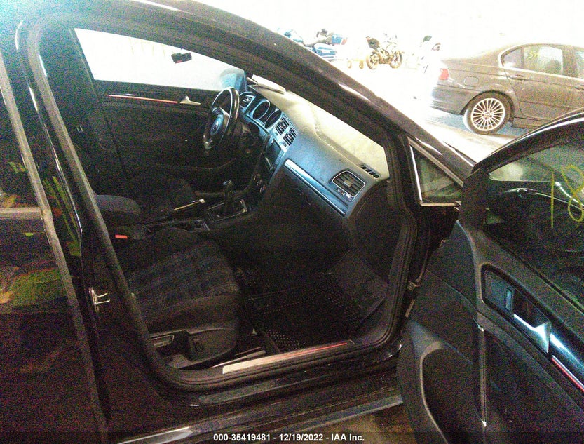 3VW5T7AU3FM015621