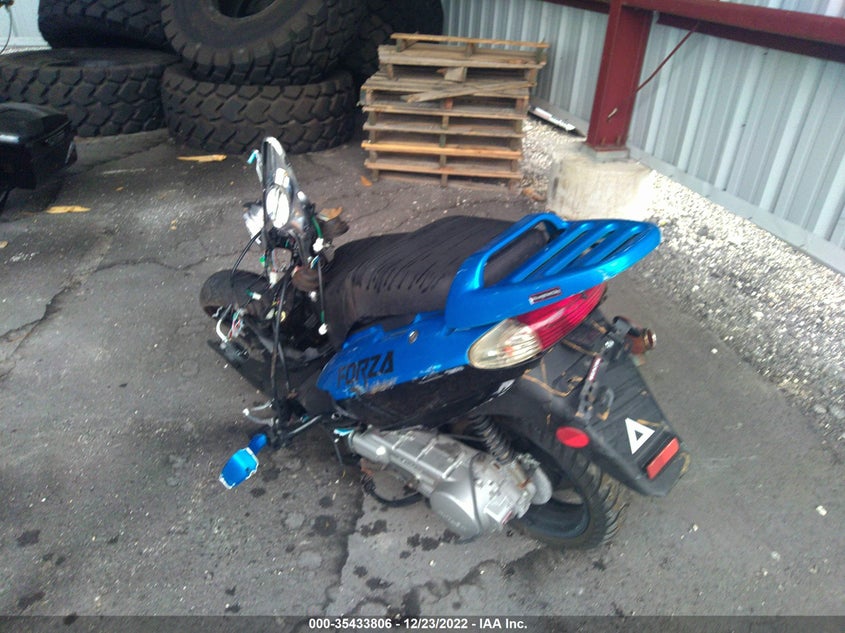 VIN: LL0TCKPM7MG001447 2021 YNGF 150CC SCOOTER