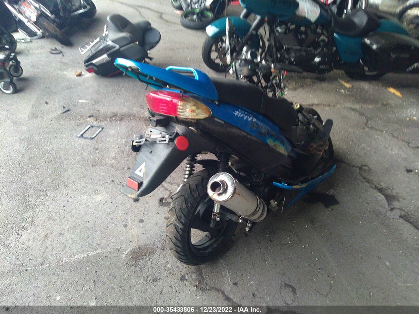 VIN: LL0TCKPM7MG001447 2021 YNGF 150CC SCOOTER
