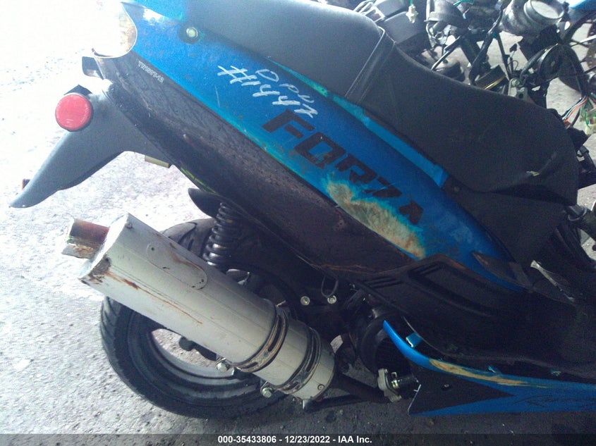 VIN: LL0TCKPM7MG001447 2021 YNGF 150CC SCOOTER