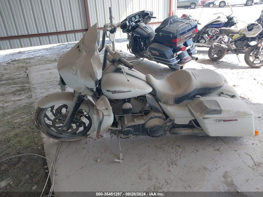 2016 Harley-Davidson Flhx Street Glide VIN: 1HD1KBM17GB691926 Lot: 35451297