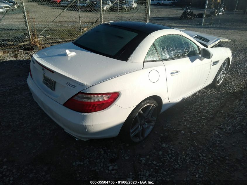 VIN WDDPK4HA4FF107030 2015 Mercedes-Benz SLK-Class,... no.4