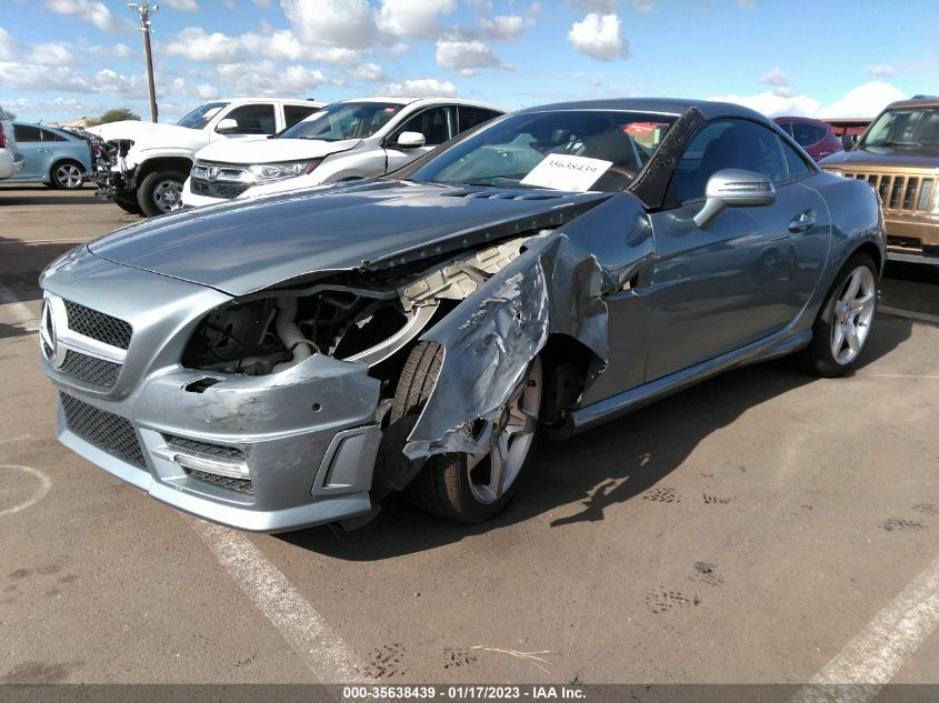 VIN WDDPK4HA5DF055470 2013 Mercedes-Benz SLK-Class,... no.2