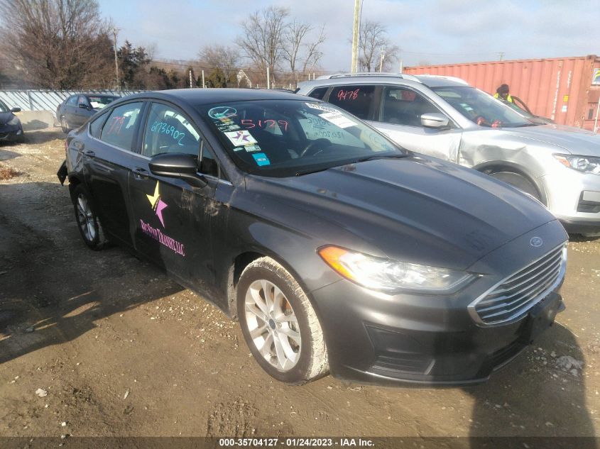 3FA6P0HD2KR230564 2019 Ford Fusion Se