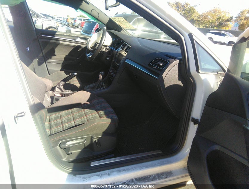 3VW5T7AU0HM008824