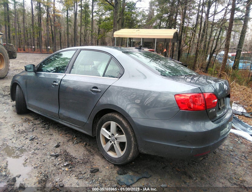 3VW3L7AJ3EM359011