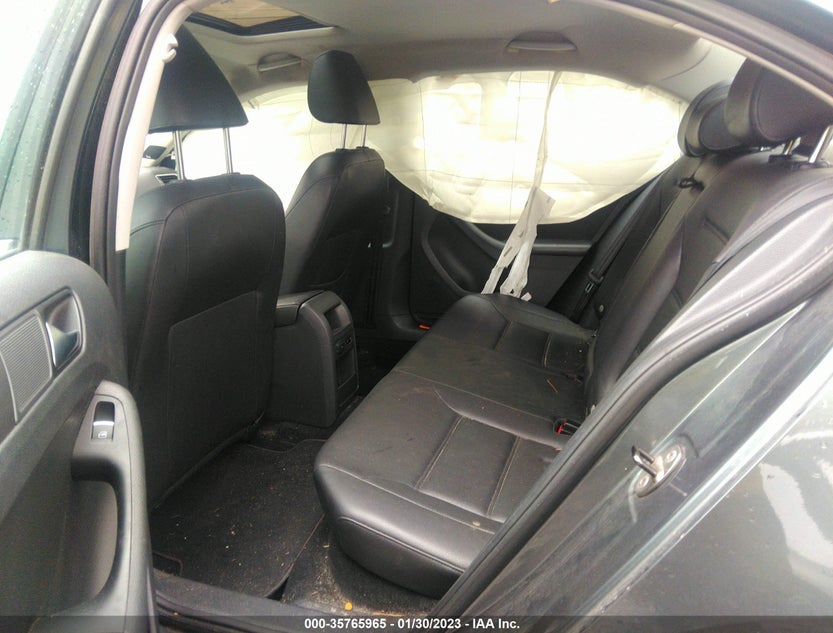 3VW3L7AJ3EM359011