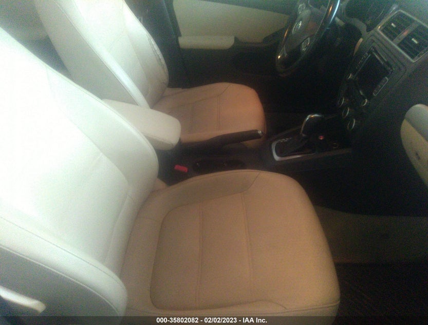 3VW637AJ9EM214259