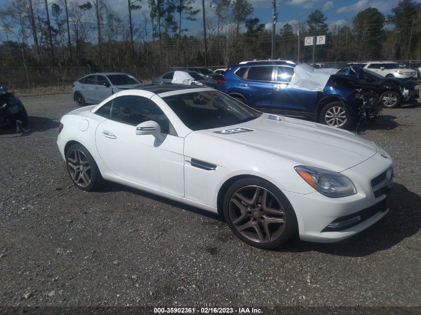 VIN WDDPK4HA7FF110746 2015 Mercedes-Benz SLK-Class,... no.1