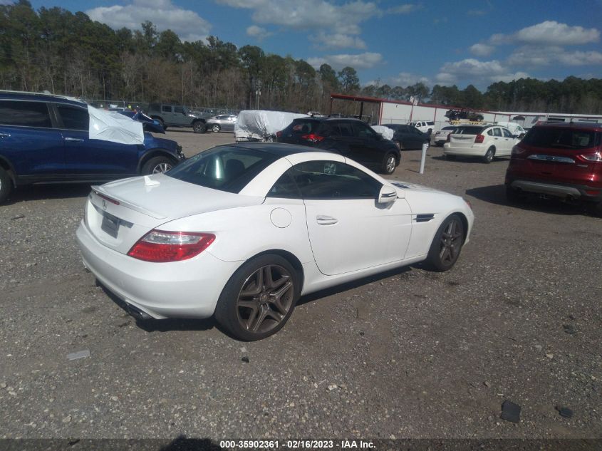 VIN WDDPK4HA7FF110746 2015 Mercedes-Benz SLK-Class,... no.4