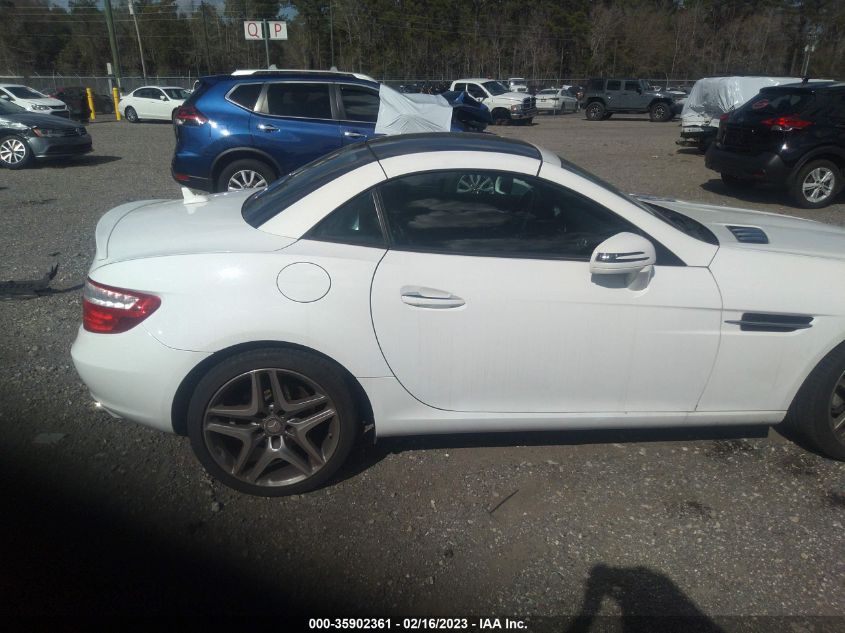 VIN WDDPK4HA7FF110746 2015 Mercedes-Benz SLK-Class,... no.8